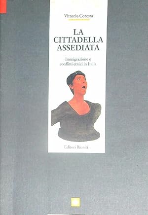 Immagine del venditore per La cittadella assediata. Immigrazione e conflitti etnici in Italia venduto da Librodifaccia