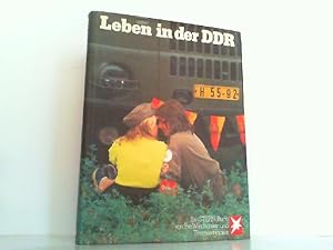 Bild des Verkufers fr Leben in der DDR. Ein Stern-Buch. zum Verkauf von Antiquariat Ehbrecht - Preis inkl. MwSt.