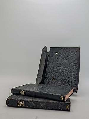 Bild des Verkufers fr The Oxford Self-pronouncing Bible: The Holy Bible containing the Old and New Testaments, Authorized King James Version [with] The Church Hymnal: Official Hymnal of the Seventh-day Adventist Church. (2 volumes in slipcase) zum Verkauf von Zephyr Books