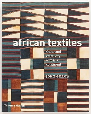Imagen del vendedor de African Textiles: Color and Creativity Across a Continent a la venta por Zed Books