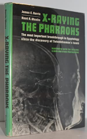 Image du vendeur pour X-Raying the Pharaohs: The most important breakthrouhg in Eyptology since the discovery of Tutankhaman's tomb mis en vente par Genesee Books