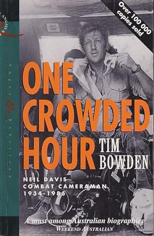 Imagen del vendedor de ONE CROWDED HOUR - Neil Davis, Combat Cameraman 1934-1985 a la venta por Jean-Louis Boglio Maritime Books