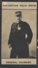 Photographie de la collection Félix Potin (4 x 7,5 cm) représentant : Général Félix Saussier. Déb...