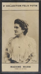 Bild des Verkufers fr Photographie de la collection Flix Potin (4 x 7,5 cm) reprsentant : Madame J. Marni, femme de lettres. Dbut XXe. Vers 1900. zum Verkauf von Librairie Et Ctera (et caetera) - Sophie Rosire