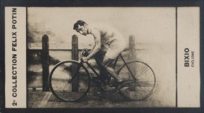 Immagine del venditore per Photographie de la collection Flix Potin (4 x 7,5 cm) reprsentant : Luigi Bixio, cycliste. Dbut XXe. Vers 1900. venduto da Librairie Et Ctera (et caetera) - Sophie Rosire