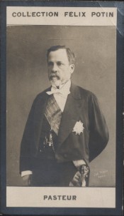 Bild des Verkufers fr Photographie de la collection Flix Potin (4 x 7,5 cm) reprsentant : Louis Pasteur, biologiste. Dbut XXe. Vers 1900. zum Verkauf von Librairie Et Ctera (et caetera) - Sophie Rosire