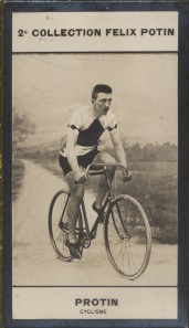 Photographie de la collection Félix Potin (4 x 7,5 cm) représentant : Robert Protin, coureur cycl...