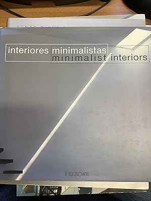 Bild des Verkufers fr Interiores minimalistas / Minimalist Interiors (Spanish and English Edition) zum Verkauf von Chapter Two (Chesham)