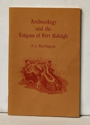 Bild des Verkufers fr Archaeology and the Enigma of Fort Raleigh zum Verkauf von Cat's Cradle Books