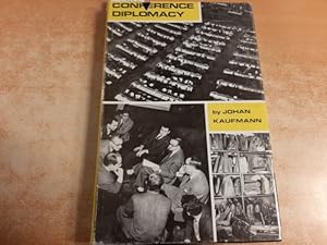 Imagen del vendedor de conference diplomacy - An introduction analysis. a la venta por Gebrauchtbcherlogistik  H.J. Lauterbach