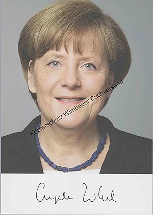 Bild des Verkufers fr Original Autogrammkarte Angela Merkel Bundeskanzlerin zum Verkauf von Antiquariat im Kaiserviertel | Wimbauer Buchversand