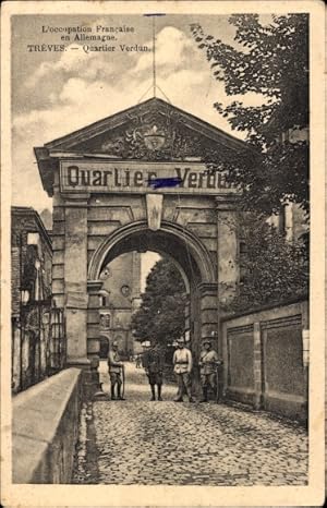 Bild des Verkufers fr Ansichtskarte / Postkarte Trier an der Mosel, Quartier Verdun, franzsische Besatzung, Soldaten zum Verkauf von akpool GmbH