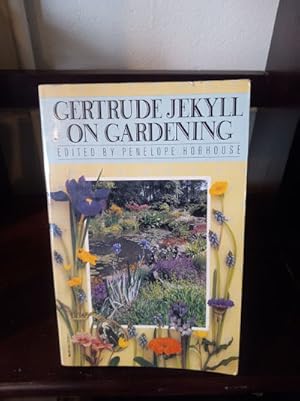 Image du vendeur pour Gertrude Jekyll on Gardening mis en vente par Stone Soup Books Inc