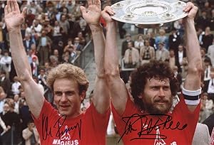 Bild des Verkufers fr Paul & Karl-Heinz Breitner & Rummenigge Autograph | signed photographs zum Verkauf von Markus Brandes Autographs GmbH