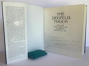 Imagen del vendedor de The Ziegfeld Touch: The Life and Times of Florenz Ziegfeld, Jr. a la venta por Dela Duende Books