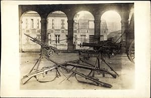 Foto Ansichtskarte / Postkarte Erbeutete MG's, Kriegsbeute, Maschinengewehre, I WK