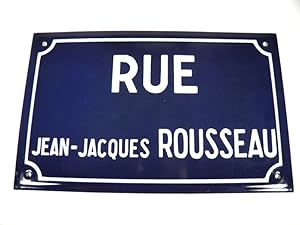 RUE Jean-Jacques ROUSSEAU. Belle plaque de rue émaillée, fond bleu marine et texte blanc en relief.