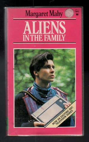 Imagen del vendedor de Aliens in the Family a la venta por The Children's Bookshop