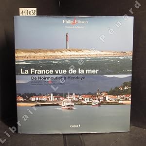 Seller image for La France vue de la mer. De Noirmoutier  Hendaye. for sale by Librairie-Bouquinerie Le Pre Pnard