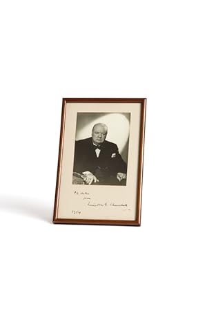 Image du vendeur pour Portrait photographique sign, ddicac par Churchill mis en vente par Librairie Walden