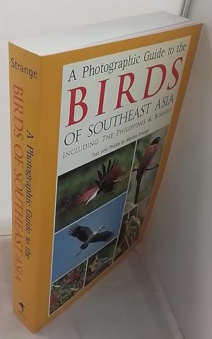 Immagine del venditore per A Photographic Guide to the Birds of Southeast Asia. venduto da Addyman Books