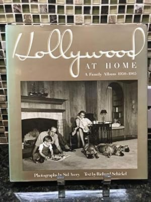 Immagine del venditore per Hollywood at Home: A Family Album 1950-1965 venduto da WeBuyBooks