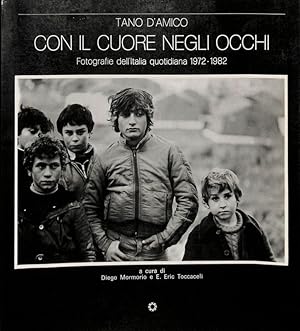 Seller image for Con il cuore negli occhi. Fotografie dell'Italia quotidiana 1972-1982 for sale by FolignoLibri