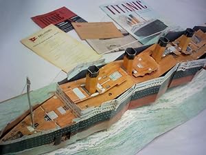 Bild des Verkufers fr Titanic. Mit imposantem 3-D-Modell des Ozeanriesen zum Verkauf von Celler Versandantiquariat