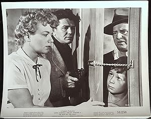 Immagine del venditore per He Ran All the Way 8 x 10 Still 1951 John Garfield, Shelley Winters! venduto da AcornBooksNH