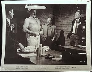 Bild des Verkufers fr Cape Fear 8 x 10 Still 1962 Gregory Peck & Martin Balsam question Robert Mitchum! zum Verkauf von AcornBooksNH