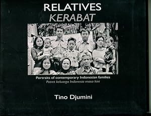 Bild des Verkufers fr Relatives: Portraits of Contemporary Indonesian Families Kerabat: Potret Keluarga Indonesia Masa Kini zum Verkauf von Turgid Tomes