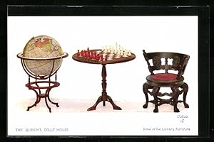 Ansichtskarte The Queen`s Dolls` House, Some of the Library Furniture, Globus, Schachbrett und Stuhl