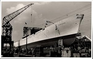 Foto Ansichtskarte / Postkarte Dampfer Perikles in der Werft