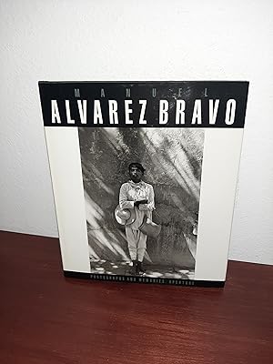 Immagine del venditore per Manuel Alvarez Bravo: Photographs and Memories (Aperture) venduto da AwardWinningBooks