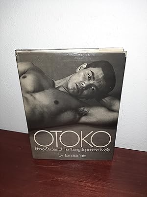 Bild des Verkufers fr Otoko Photo Studies of the Young Japanese Male zum Verkauf von AwardWinningBooks