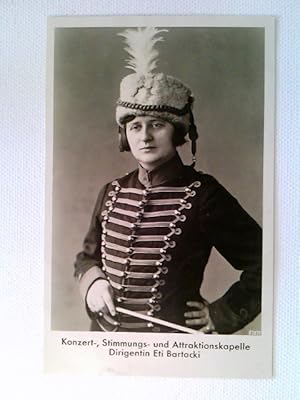 Bild des Verkufers fr Dirigentin Eti Bartocki, Konzert- Stimmungs- und Attraktionskapelle, Foto AK, ungelaufen, ca. 1930 zum Verkauf von ABC Versand e.K.