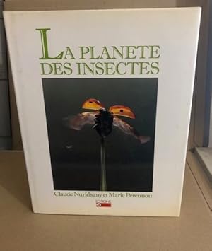 Seller image for La plante des insectes/ belles photographies couleurs for sale by librairie philippe arnaiz