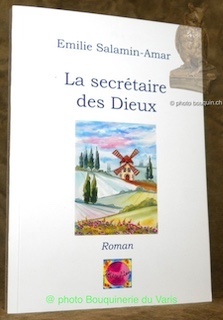 Imagen del vendedor de La secrtaire des Dieux. Roman. a la venta por Bouquinerie du Varis