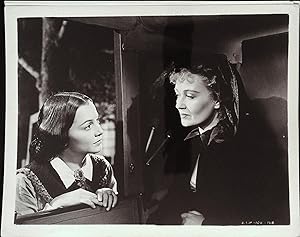Immagine del venditore per Gone with the Wind 8 X 10 Still 1939 Olivia De Havilland, Ona Munson! venduto da AcornBooksNH