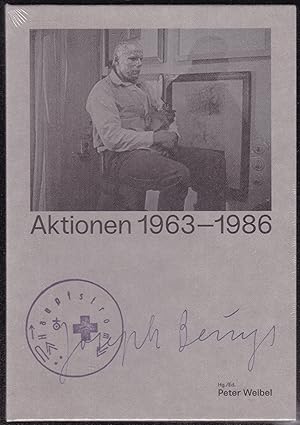 Bild des Verkufers fr Joseph Beuys. Aktionen 1963 - 1986. Buch und acht DVDs in Pappkassette zum Verkauf von Graphem. Kunst- und Buchantiquariat