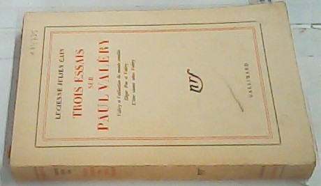Imagen del vendedor de Trois essais su Paul Valry. Valry et l' utilisation du monde sensible. Edgar Poe et Valry. L' tre vivant selon Valry a la venta por Librera La Candela