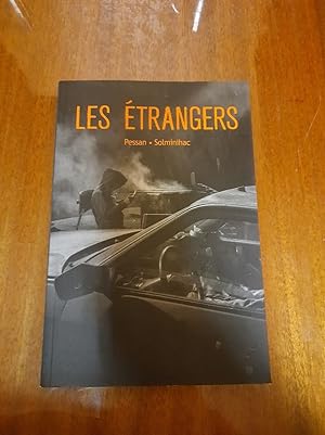 Seller image for Les trangers for sale by Dmons et Merveilles