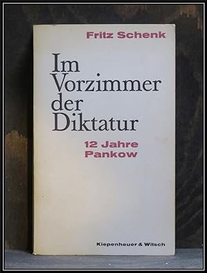 Bild des Verkufers fr Im Vorzimmer der Diktatur. 12 Jahre Pankow. zum Verkauf von Antiquariat Johann Forster