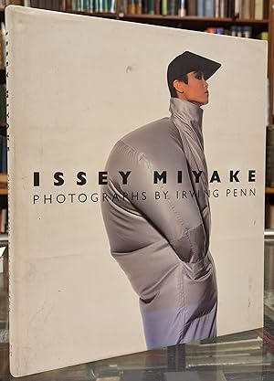 Image du vendeur pour Issey Miyake mis en vente par Moe's Books