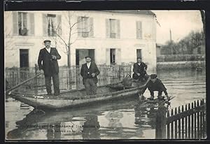 Carte postale Villeneuve-la-Garenne, Crue de la Seine 1910, Canot et radeua en ballade