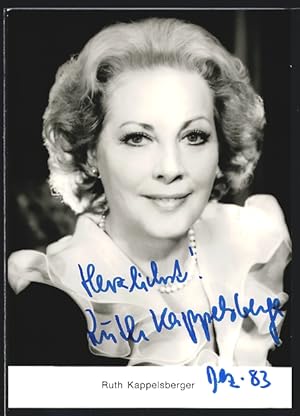 Bild des Verkufers fr Ansichtskarte Schauspielerin Ruth Kappelsberger mit Perlenkette, mit original Autograph zum Verkauf von Bartko-Reher