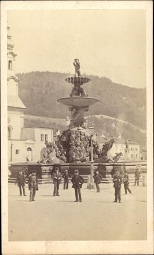 Foto Salzburg in Österreich, Residenzplatz mit Brunnen - Foto: Baldi und Würthle
