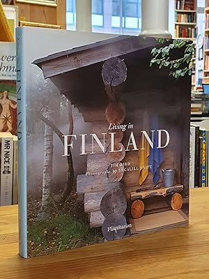 Seller image for Living in Finland for sale by Antiquariat Orban & Streu GbR