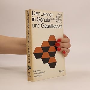 Seller image for Der Lehrer in Schule und Gesellschaft for sale by Bookbot