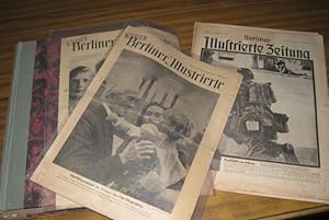 Image du vendeur pour Berliner Illustrierte Zeitung / Neue Berliner Illustrierte 1945 / 1946 mit dem kompletten 2. Jahrgang 1946. Im Einzelnen enthalten: 54. Jahrgang 1945 mit 5 Ausgaben (Nr. 3-7 aus dem Zeitraum 18.1.-15.2.1945) UND 1. und 2. Oktoberheft der Ausgabe Neue Berliner Illustrierte SOWIE eingebunden das dritte Novemberheft 1945 und das 1.-3. Dezemberheft 1945. Ebenfalls eingebunden der komplette 2. Jg. 1946 mit den Heften 1 - 46 (Heft 1 bis zum 4. Dezemberheft 1946). mis en vente par Antiquariat Carl Wegner